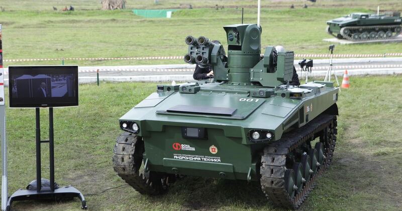 រុស្ស៊ីគំរាមបញ្ចេញ “Combat Robot” ដើម្បីដុតបំផ្លាញរថក្រោះ M1 Abram របស់អាមេរិច និង Leopard 2 របស់អាល្លឺម៉ង់