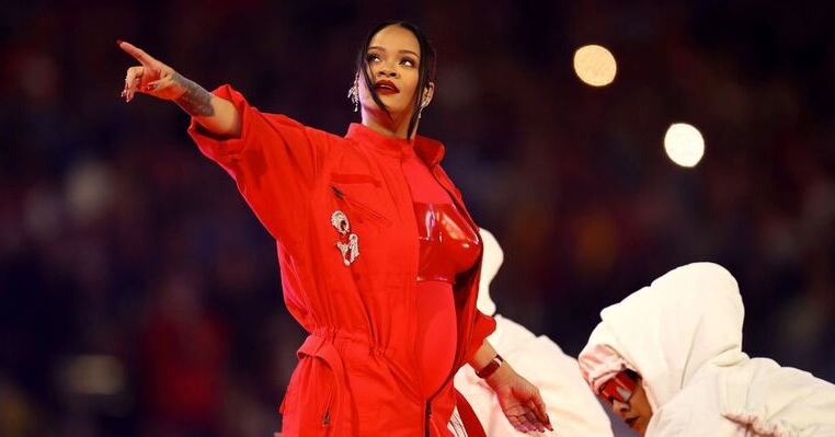 Rihanna នាំយកភ្ញៀវកិត្តិយសហួសពីការស្មានទុកមកសម្តែងនៅលើឆាកនៃ Super Bowl 2023