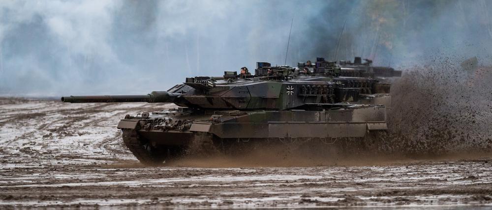 deutschland-liefert-14-leopard-2-kampfpanzer-in-die-ukraine