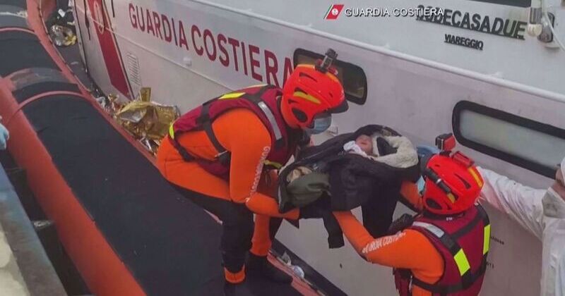 Latest-Italian-coastguard-rescues-hundreds-of-migrants-off-Calabria-coast (1)
