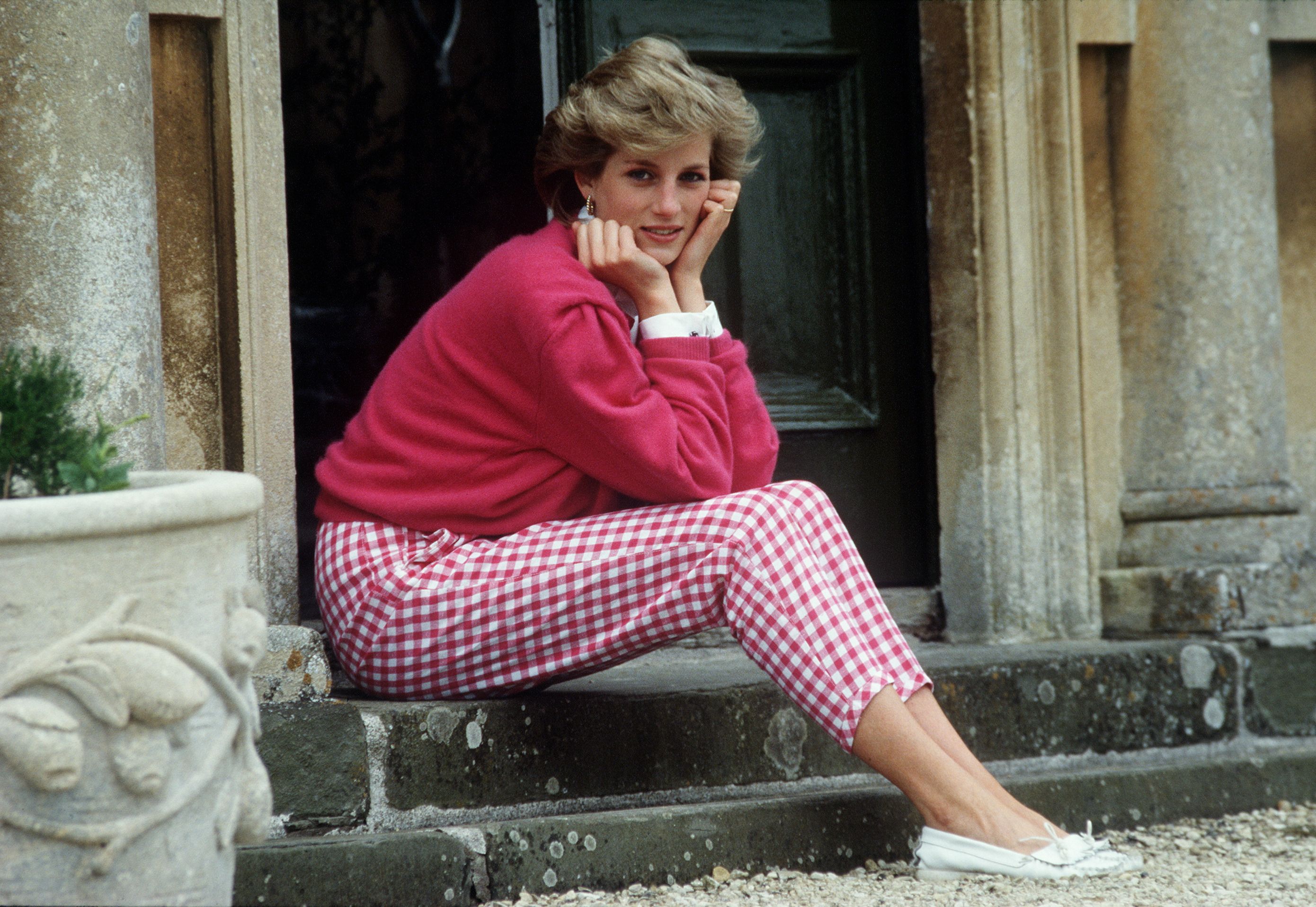 princess-diana-resting-her-head-in-her-hands-whilst-sitting-news-photo-52105332-1565561310